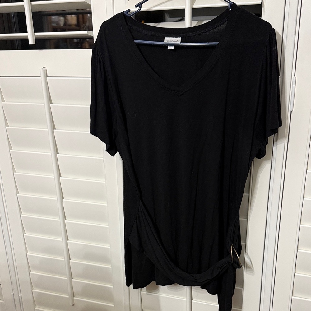 Avenue Black Short Sleeve V-Neck Top